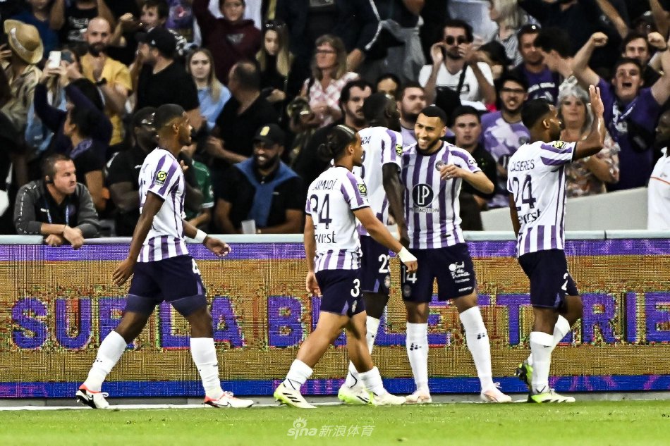 球队有着深 球队有着深